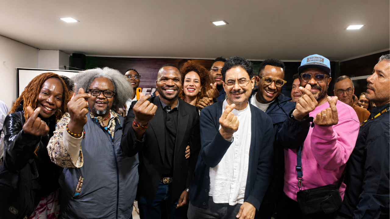 Integrantes del Frente Negro Por La Vida reunidos con alegría y fuerza colectiva